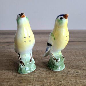 Vintage ceramic birds salt & pepper shakers made in Japan.
